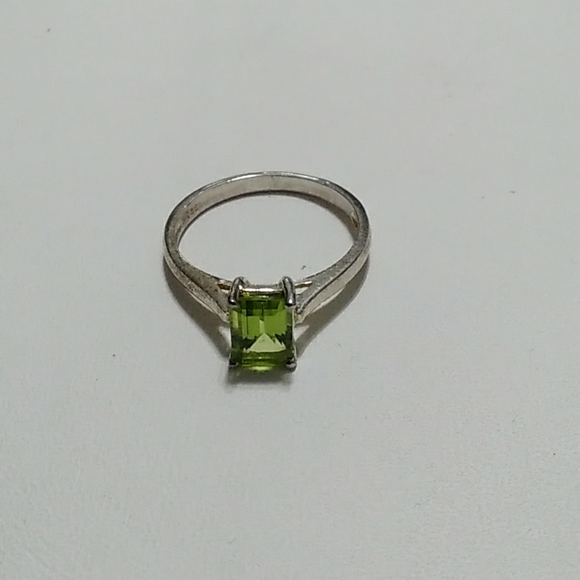 Peridot Ring - Picture 8 of 8